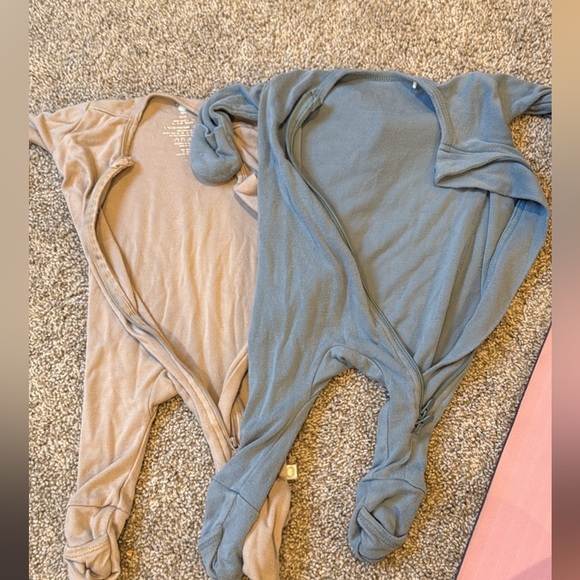 2 Dreamland Baby Zipper Footies 0-3 month - Picture 1 of 3